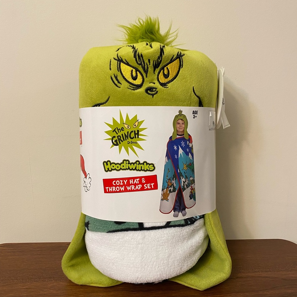 NWT- The Grinch Dr. Seuss Cozy Hat & Throw Wrap Set